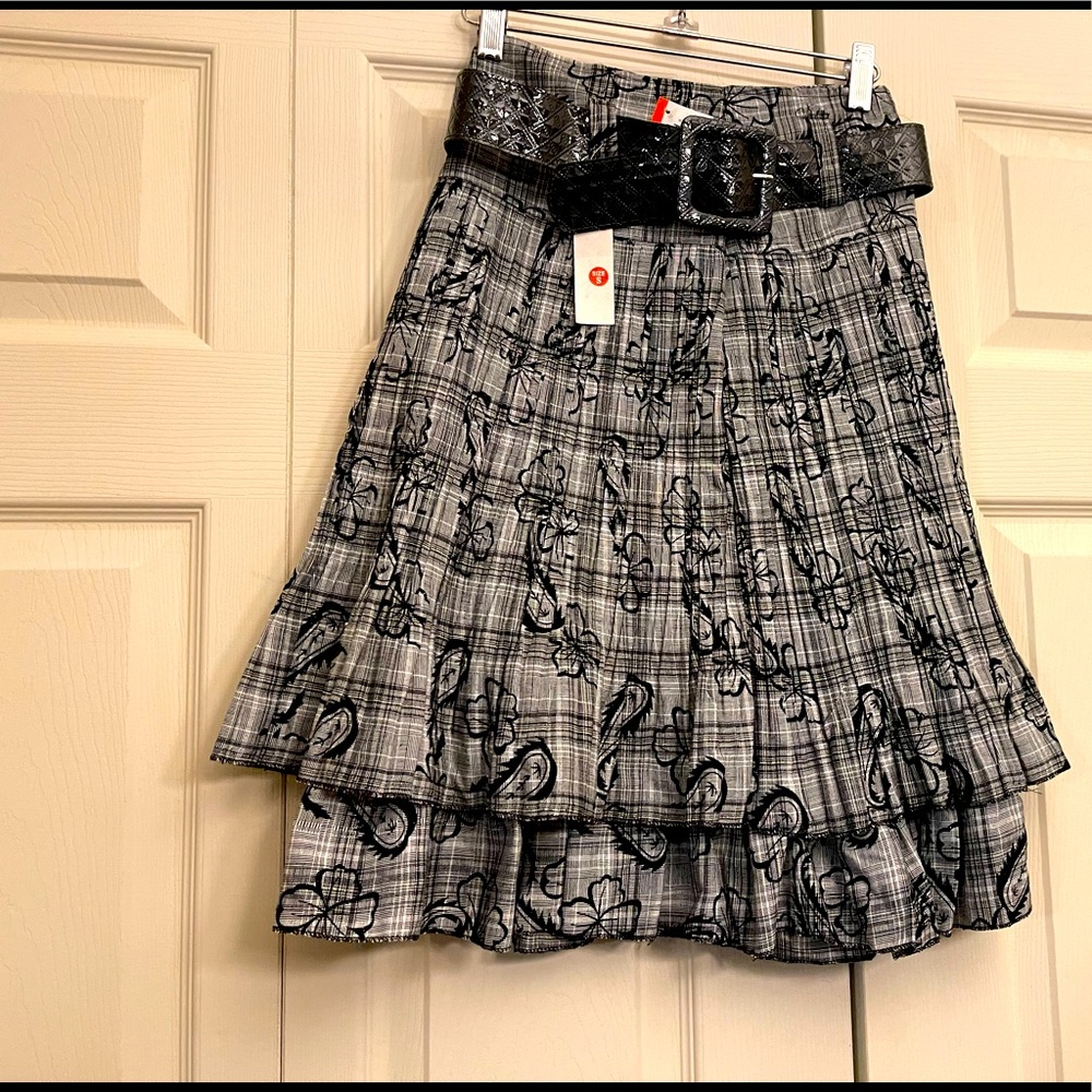 Aardo House of Fashion Skirt ruffled with lining